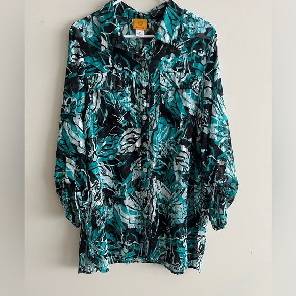 Like new long button down shirt - Picture 1 of 5